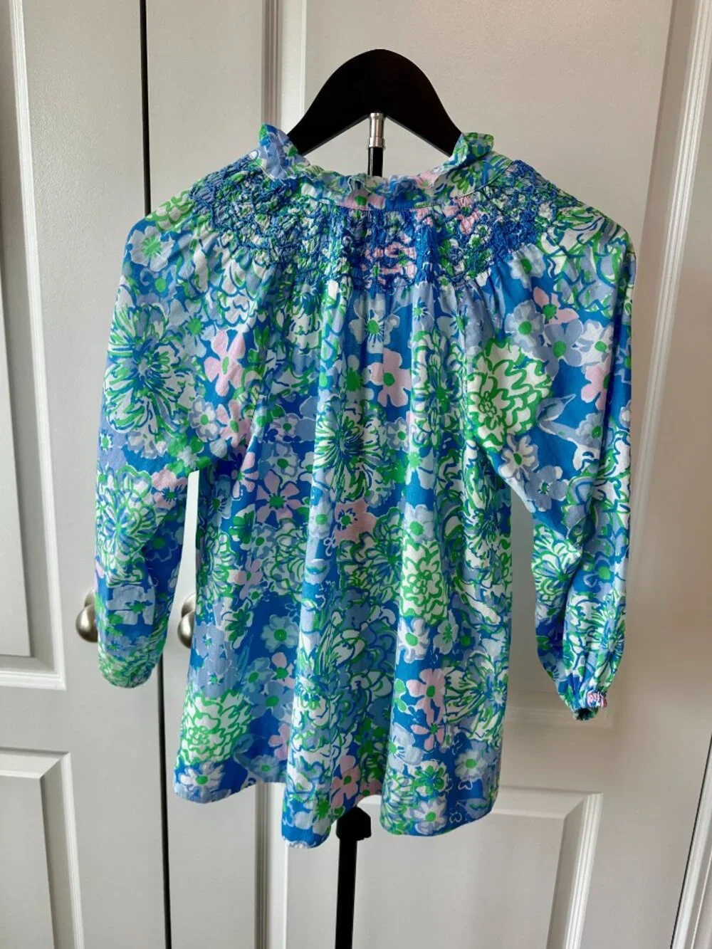 Lilly Pulitzer Blue Floral Smocked Puff Sleeve Lourdes Blouse XS Cotton Blend